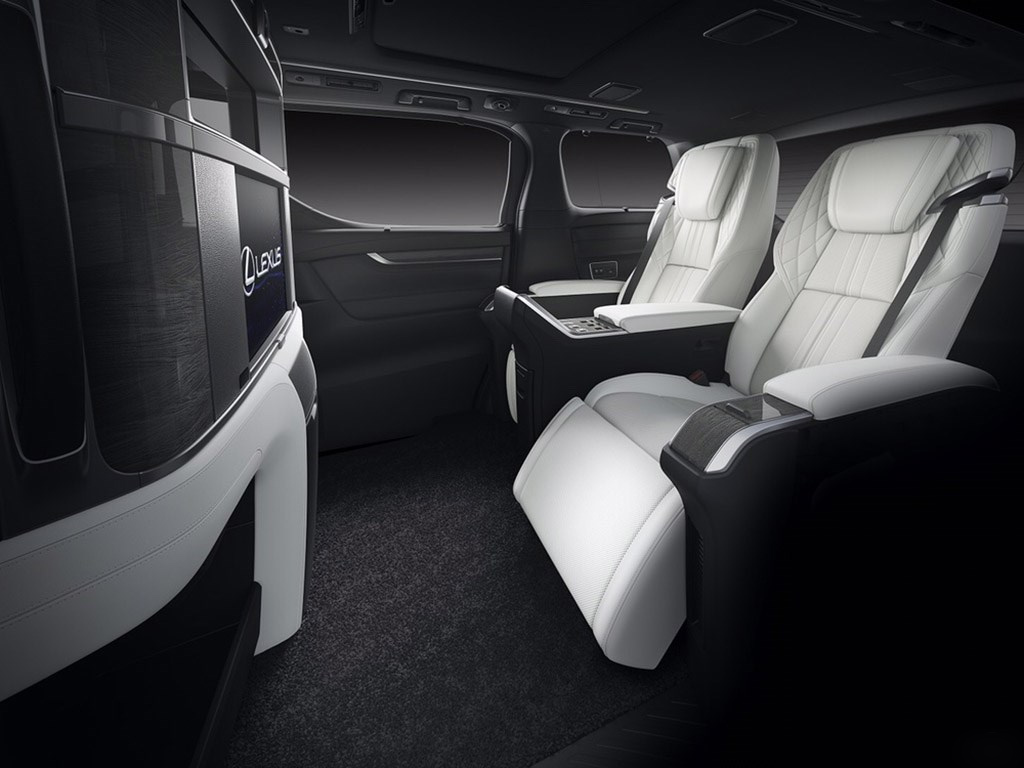 雷克萨斯向自家加价王发起挑战，网友：这波操作太6了