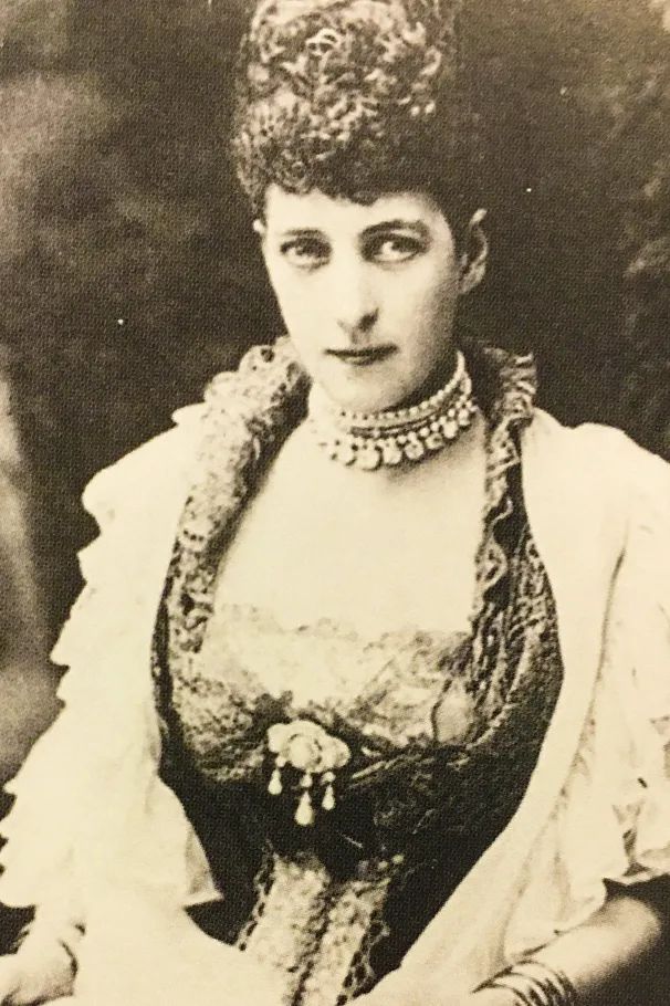 真假名媛启示,真假名媛戴的珠宝有什么区别