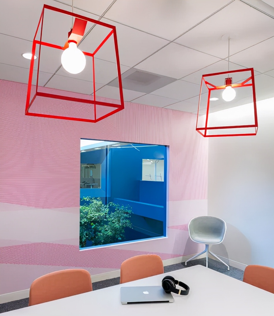 别人的办公室总是不会让我失望!这里工作太爽了