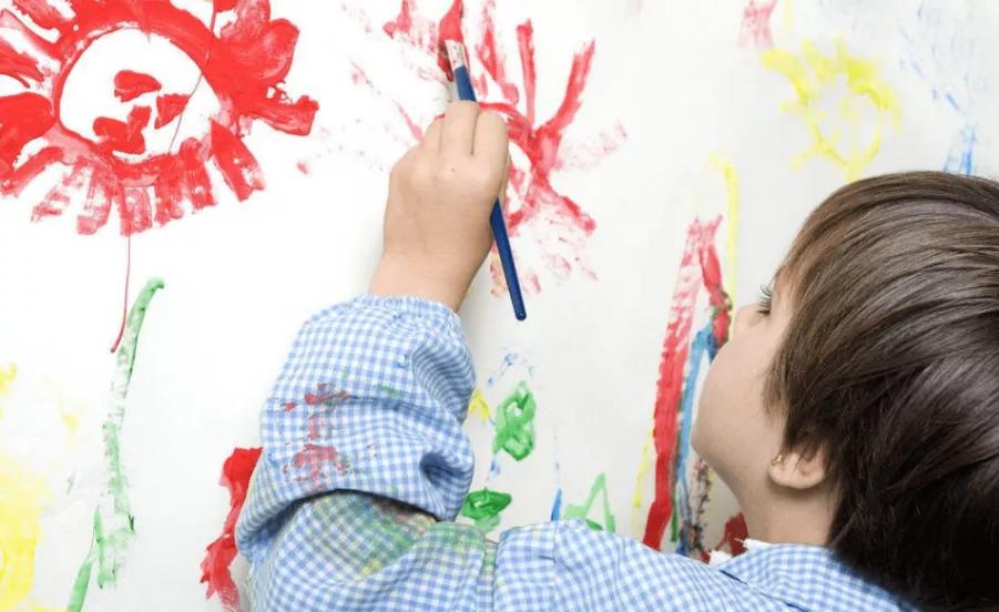 都说左撇子娃儿聪明是不是真的,为什么都说左撇子的人聪明