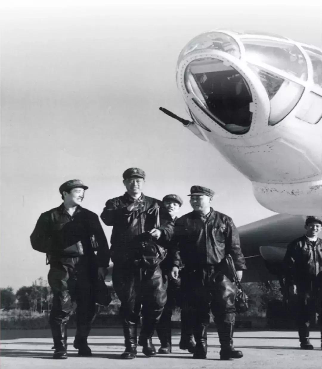 这支受阅的空中王牌部队,54年前还干过一件惊天动地的大事