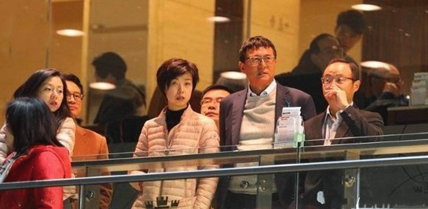 效法伏明霞嫁大20富商，老公曾和袁立同居12年，张怡宁如今怎样？