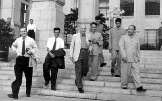 蒙哥马利进攻公共厕所,蒙哥马利看志愿军