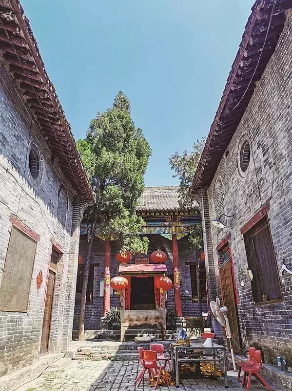 伊川县千年古镇，当过县城出过娘娘，可以摘核桃品美食