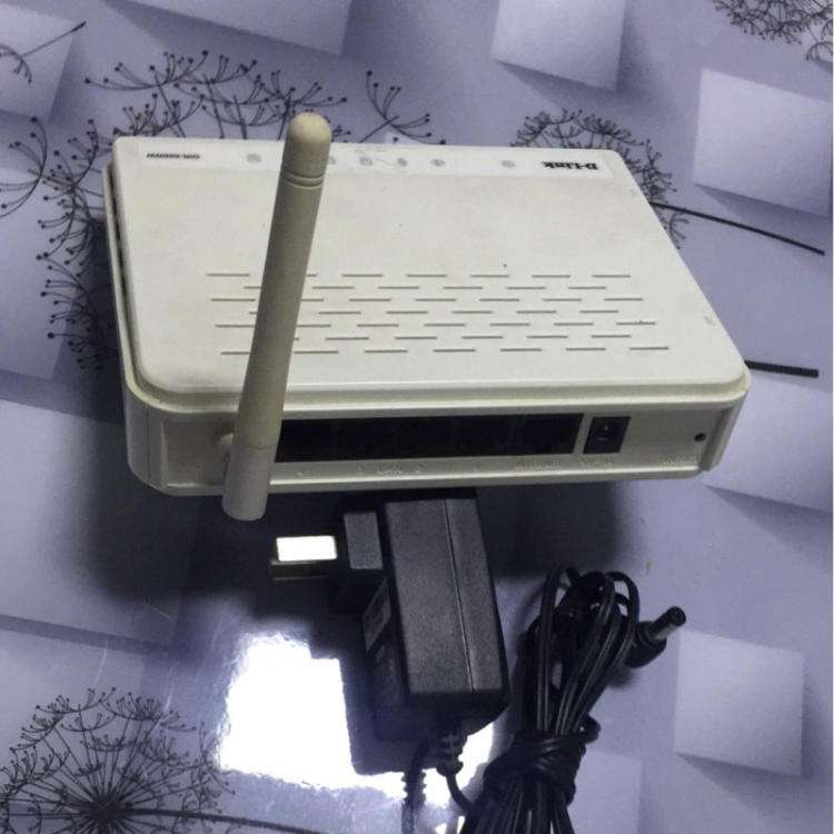 客厅有个路由器房间信号不好,家里路由器楼下就没信号