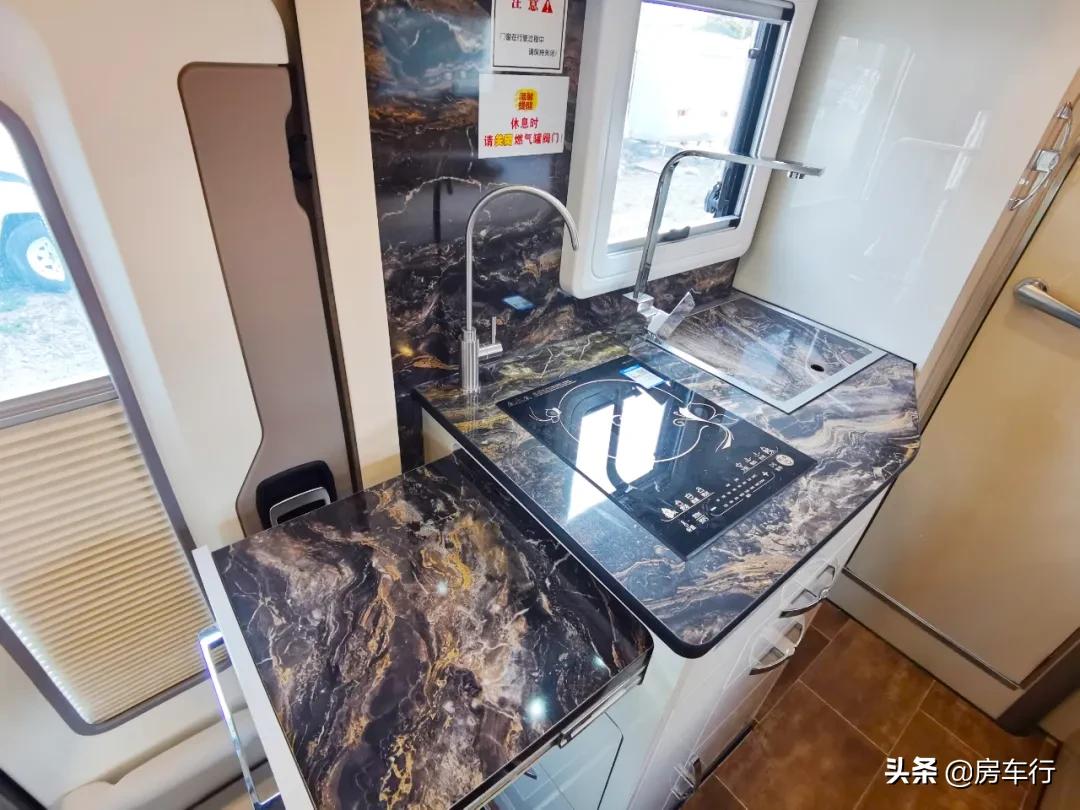 依维柯四驱升顶房车b型房车,依维柯c型房车戈士达房车