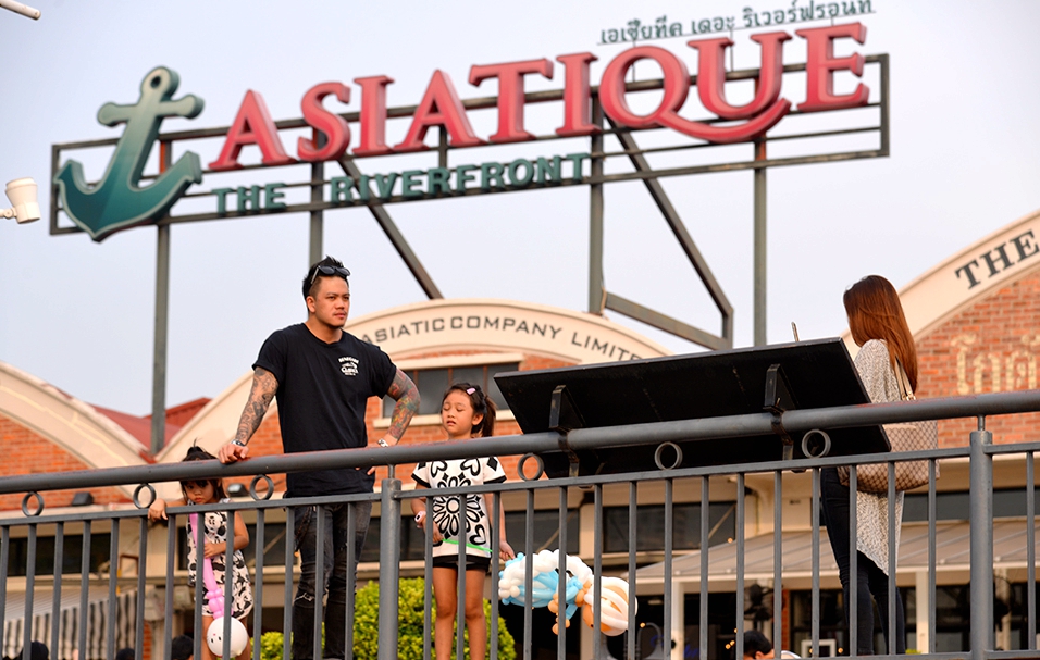 夜游曼谷如何买游览船船票,曼谷旅游坐船攻略路线图片