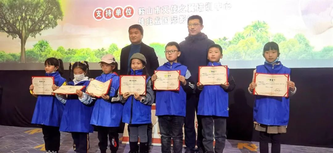 义卖观影爱暖星娃|团市委联合振峰公益团队开展关爱自闭症儿童活动