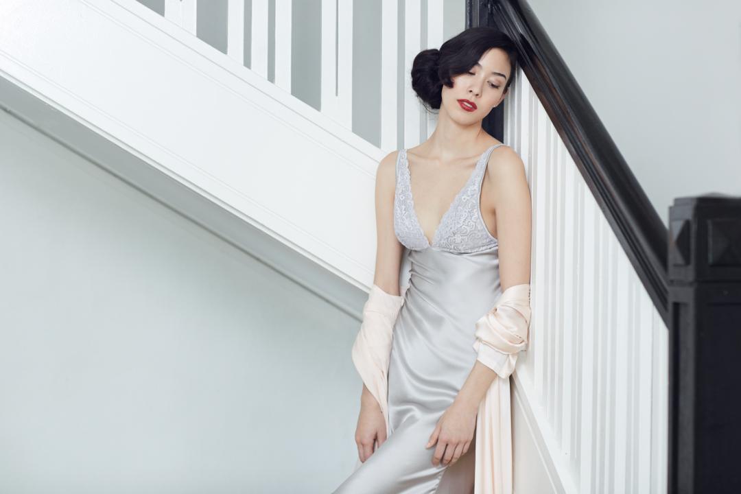 一位英国女人爱上东方文化,让穿丝绸睡衣,比晚礼服还高级