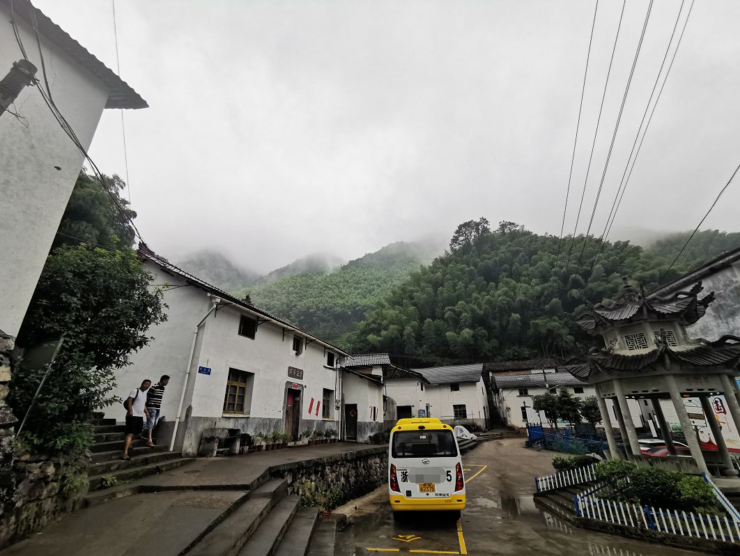 一场烟雨,把人困进仙境!藏在金华南山的这个小村,不求爆红,只求安静邂逅!
