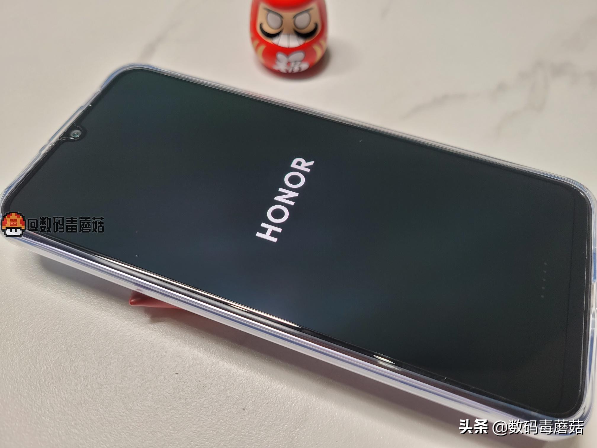 荣耀play5防水测试,轻薄便携式无线充电