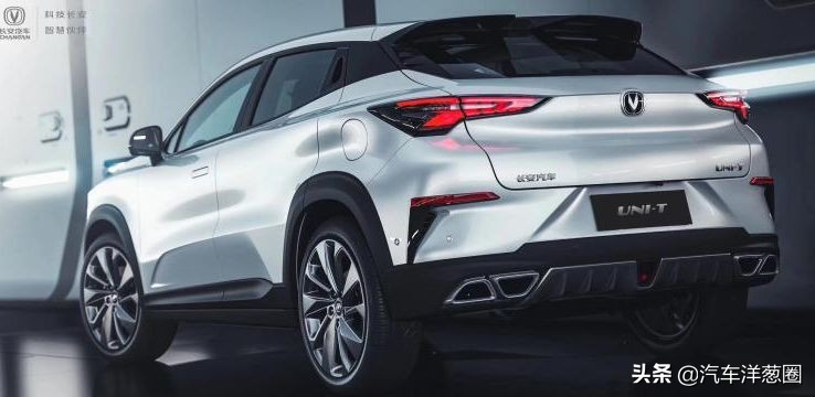 宝马换新车标了！蓝天白云帅炸，以后黑白标只代表低端宝马车主？