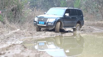 帕杰罗跑烂泥巴路,帕杰罗走山路