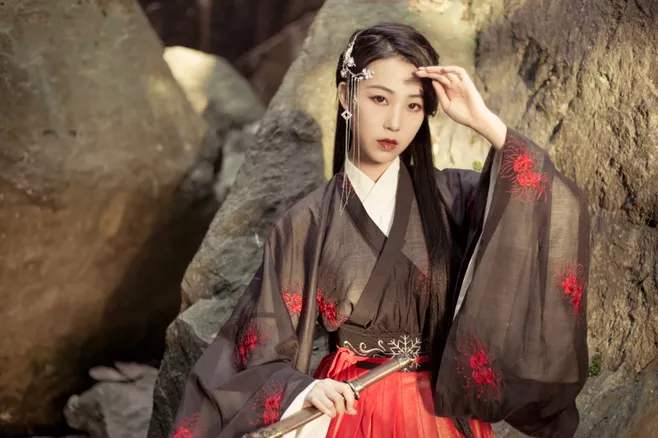 汉服发簪插梳的用法,汉服的发簪有什么讲究