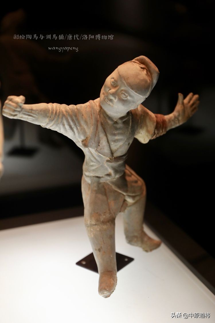 洛阳博物馆专门为二十多件珍宝成立了一个展馆