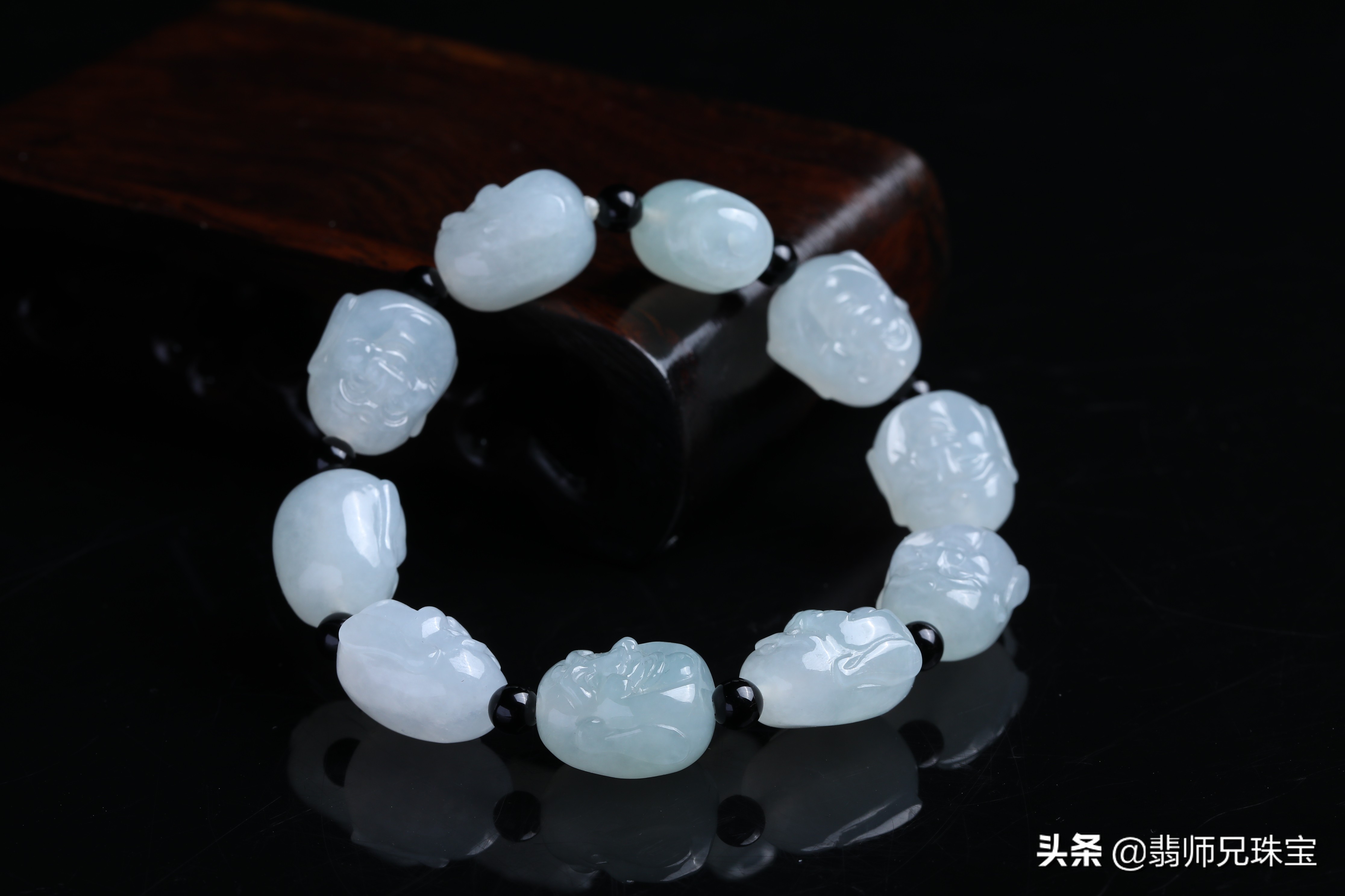 间隙那么多，结构那么复杂，翡翠手链平时该如何清洗、保养？