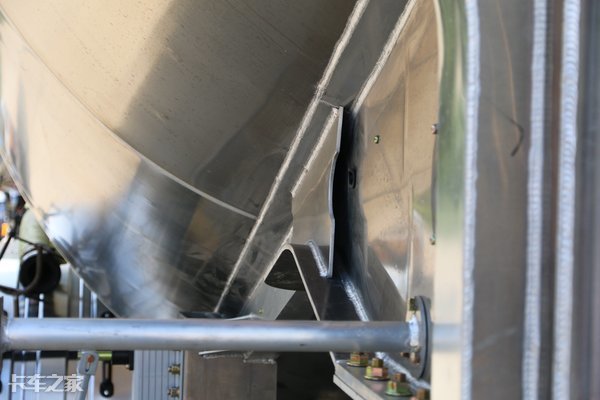 一年赚多少钱可以开宝马3系,一年赚多少钱可以开奥迪a6