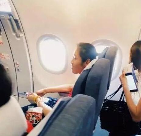 郎平里约吃泡面,中国女排郎平吃泡面