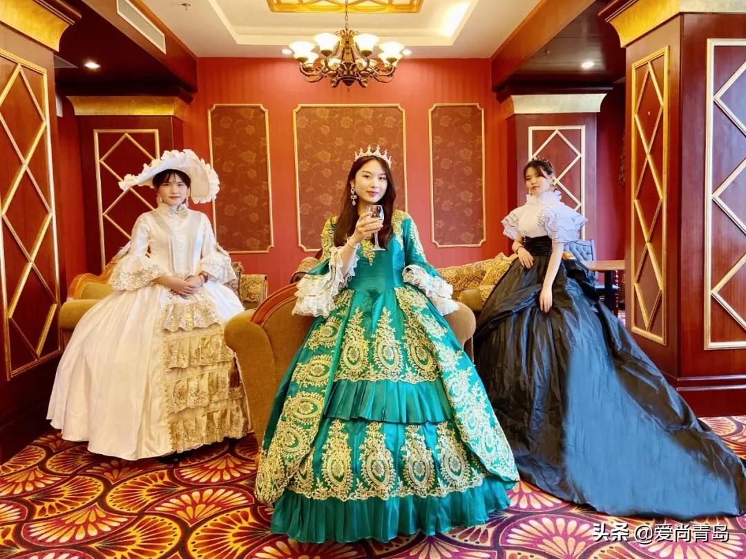 您被“拍了拍”!快来这个新开的“主题换装馆”,体验百变造型