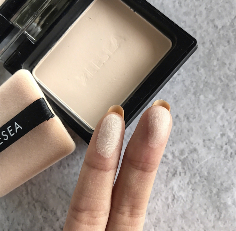 平价粉饼50元左右,300元控油粉饼