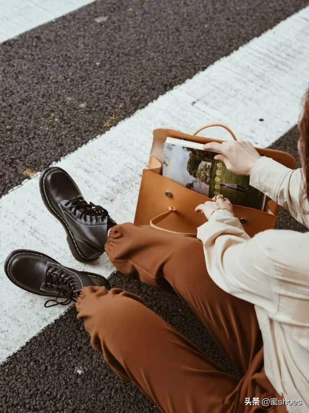 毛晓彤带货了吗,毛晓彤机场穿搭最新鞋