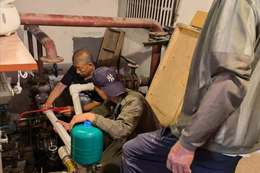 乌兰察布东路街道瑞光社区收到佳迪小区感谢锦旗