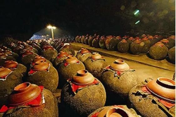 诗传泸酒香,杯杯国宝窖池原浆,邀君共品泸州山水岁月的醇厚绵长