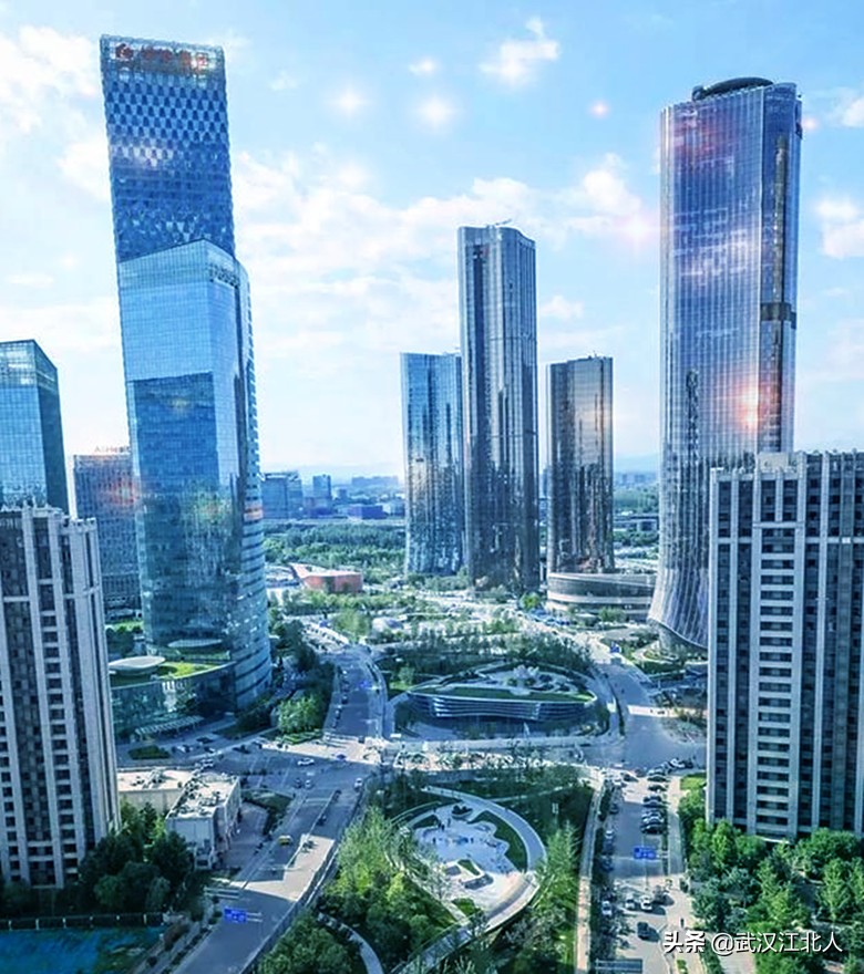 黄陂南部，汉口北这个地方，两座全玻璃幕墙大楼马上建成