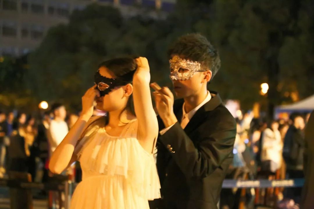 一场派对，一张面具，浪漫由你！川大锦江学院举行“假面舞会”