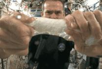 手汗症手出汗滴水,手汗症有异味治疗最佳方法