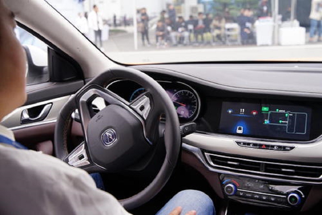 把车借给朋友出了事故怎么索赔,车借给朋友出了事故怎么解决