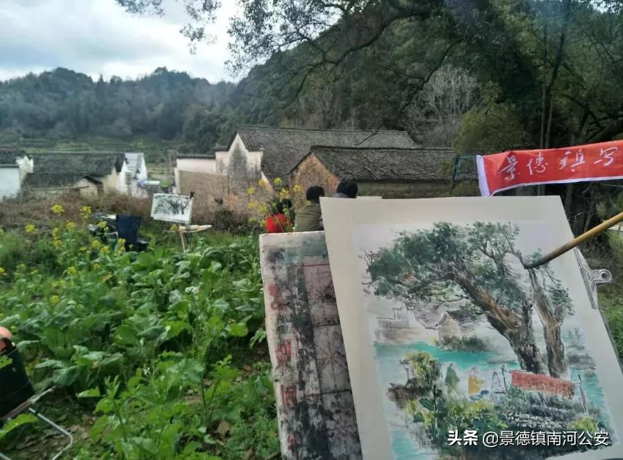 景德镇这个村里，来了一群背画夹的人