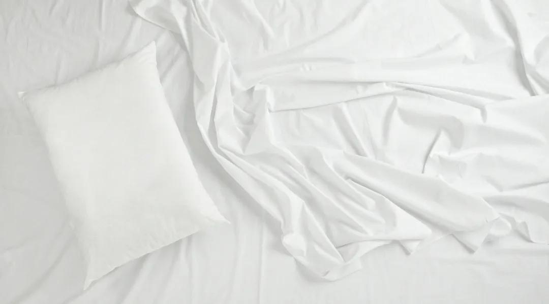 床单总有姨妈血和汗渍?6种床品污渍,轻松解决