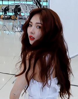 脸大的女生适合哪种脸型,女生脸大的5大特征