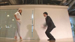 搞笑gif开心一刻不按常理出牌,搞笑gif趣图哥们别拍马屁很危险的