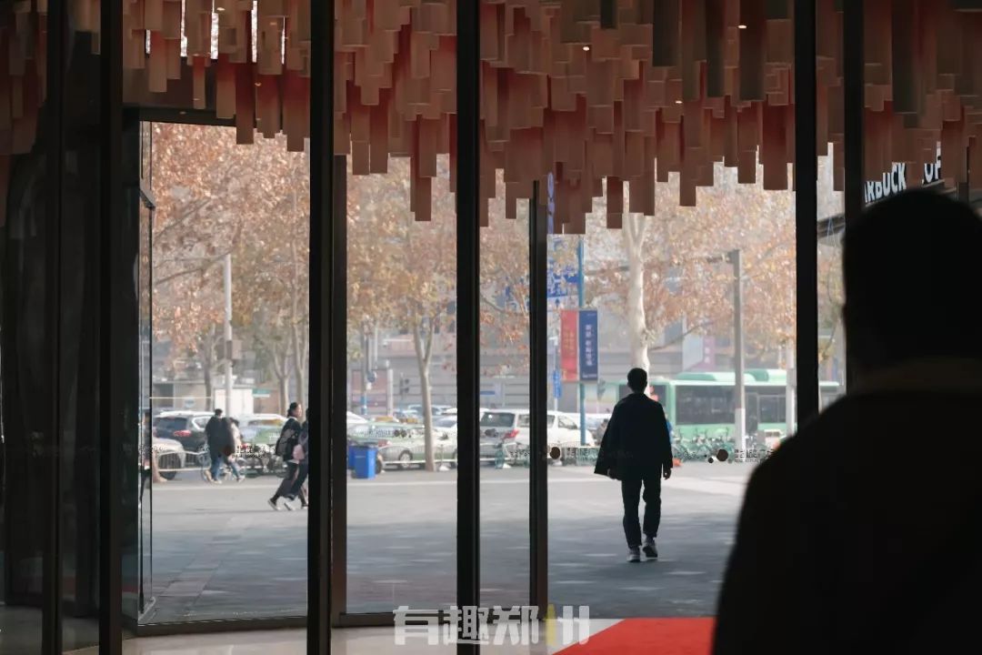 实地测评,周末被挤爆的郑州建业凯旋广场,到底有什么好逛的?