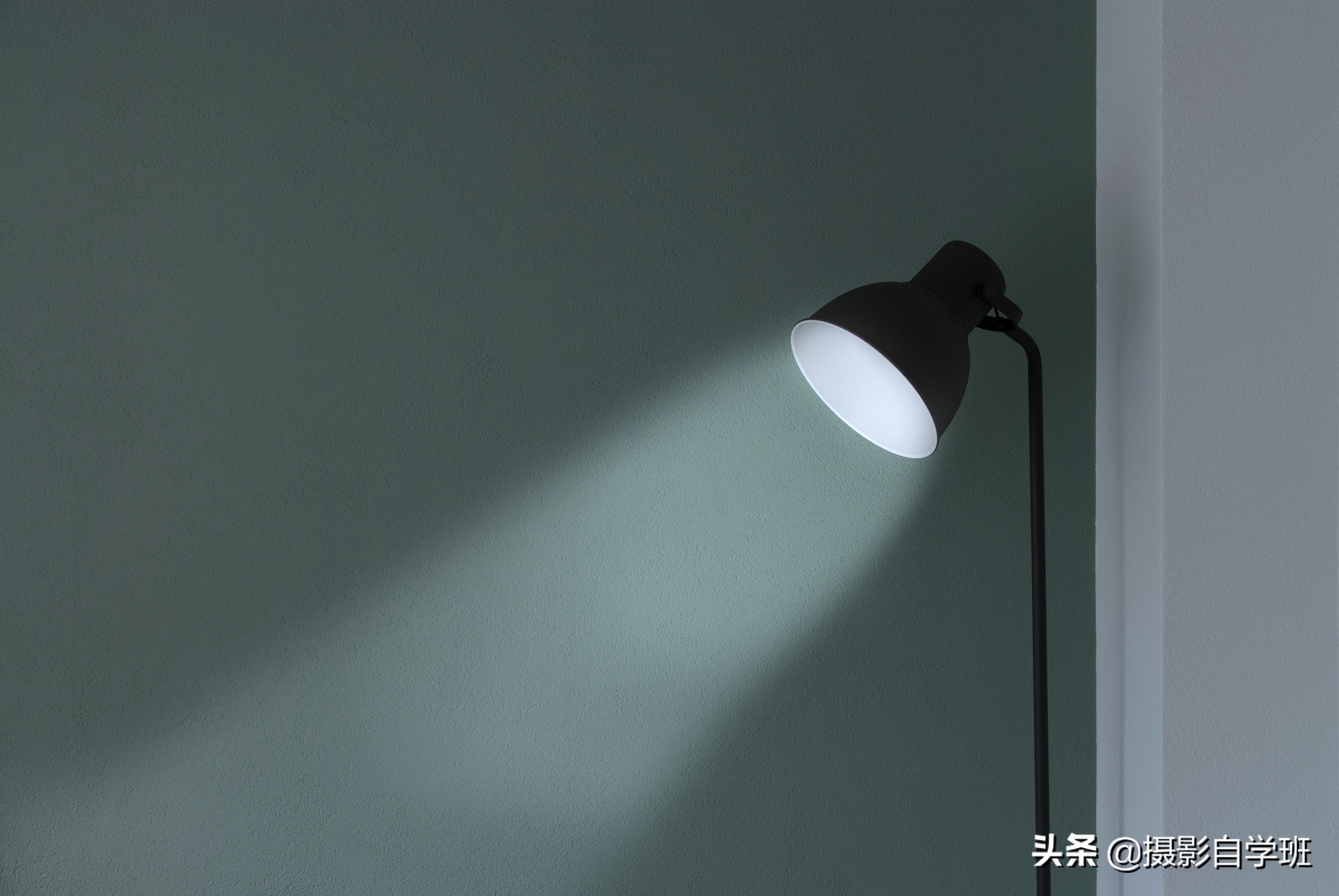 家里的灯可以变颜色,家里的灯还能这样拍