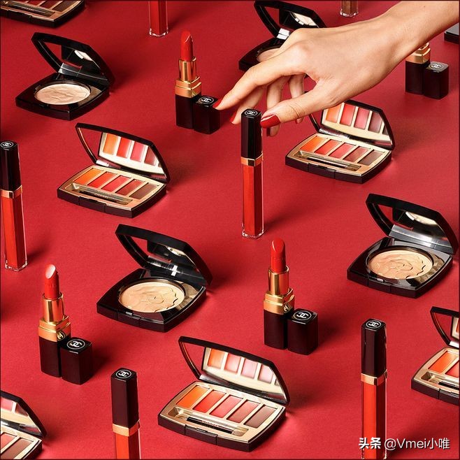 买了好多香奈儿和迪奥,买了一堆香奈儿迪奥