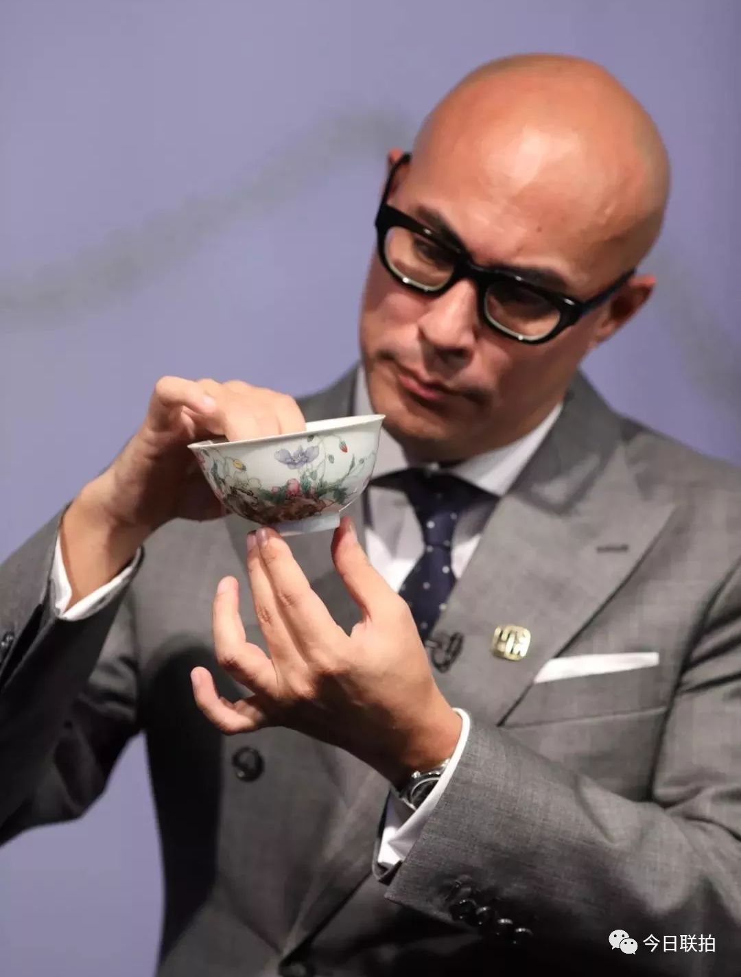 苏富比2018年拍卖乾隆珐琅彩宫碗,2018年拍卖的乾隆炉钧釉瓷器