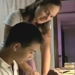 中国乌克兰混血双胞胎最新视频,6年前广东小伙娶乌克兰美女