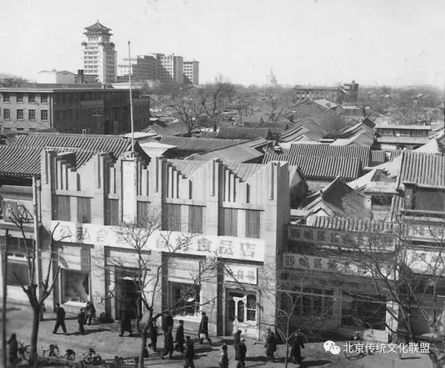 西单路口,西单马路边边