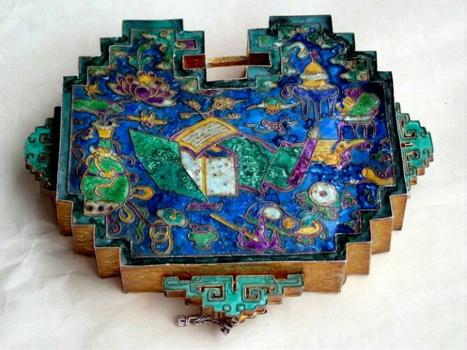 长命锁护身符对宝宝有什么好处,银手镯护身符长命锁红绳的意义