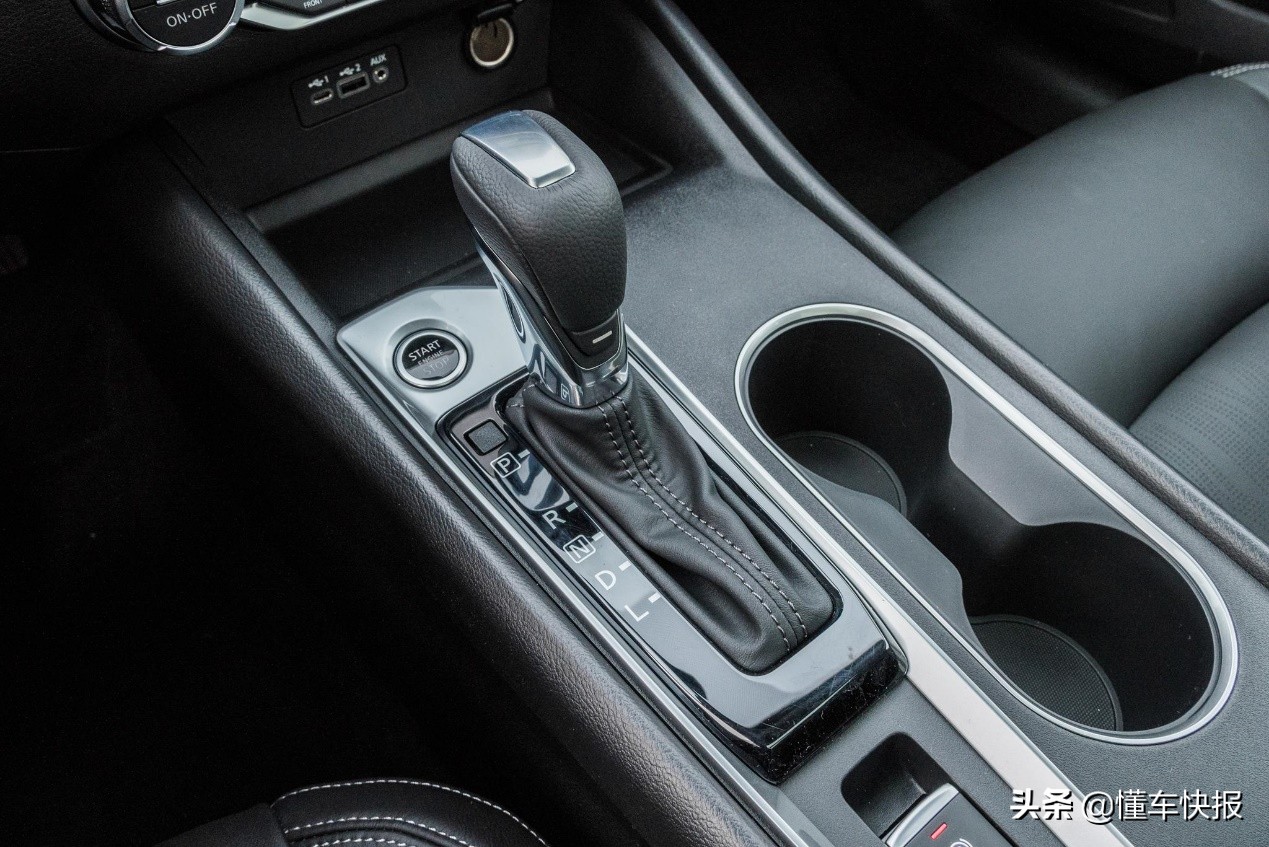 本田雅阁和日产天籁2.0t对比测试,天籁2.0t和雅阁混动怎么选