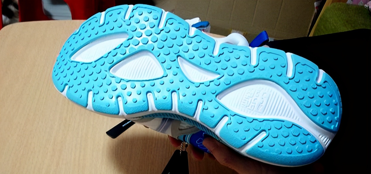 国产跑鞋性价比最高是哪款,特步跑鞋国产入门跑鞋最佳推荐