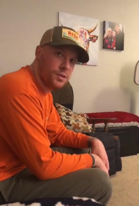 澶栧浗浜哄湪鐢锋湅鍙嬮潰鍓嶇殑鍙规皵,鐩樼偣琚洿鐢锋皵鍒版姄鐙傜殑鐬棿