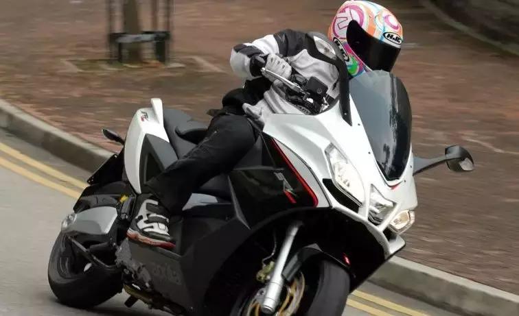 真正的踏板,aprilia250踏板测评