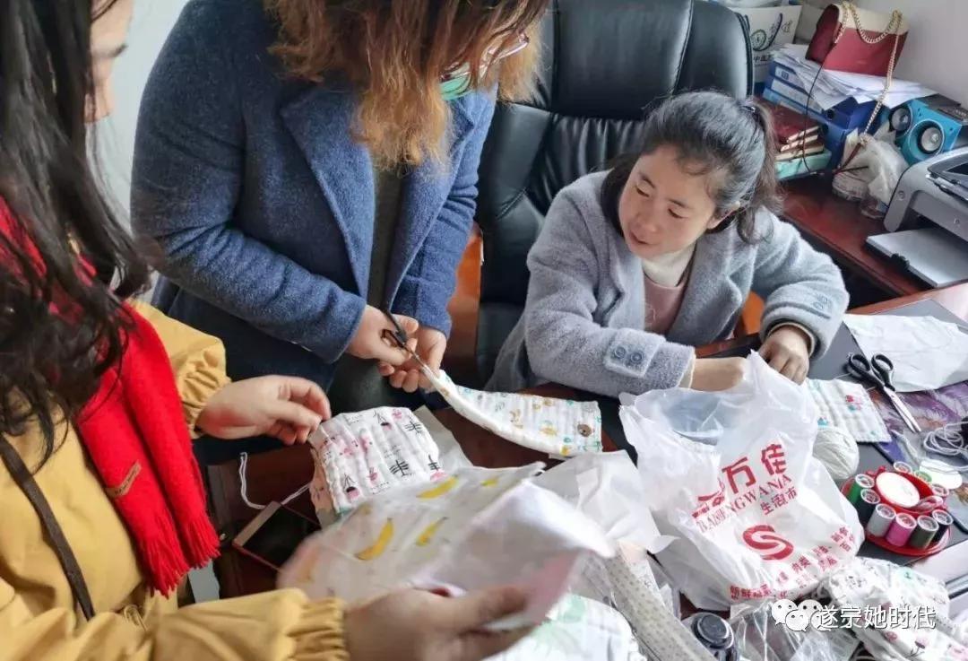 巾帼志愿者撑起抗疫防疫半边天,抗疫志愿者为出征勇士护小家