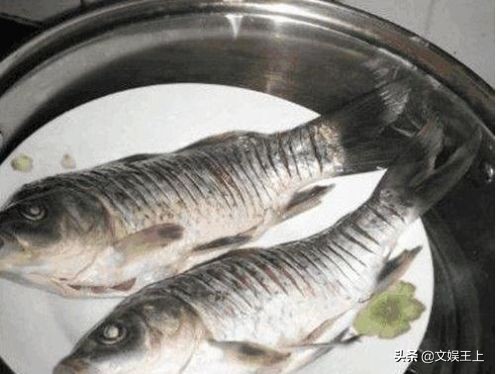 被小鲫鱼的刺卡住喉咙了怎么办,吃鲫鱼被刺卡住喉咙怎么办