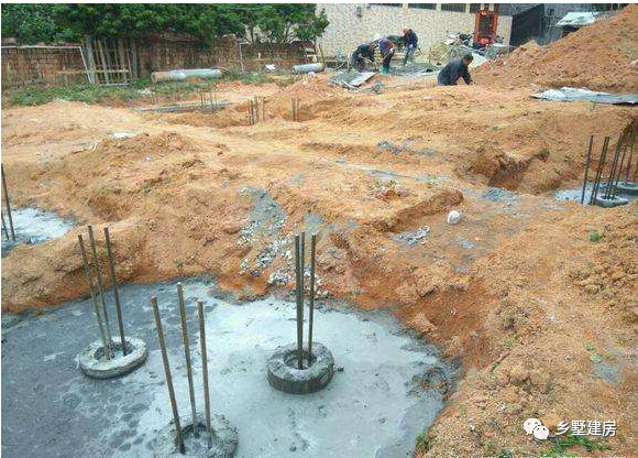农村盖房条形基础好还是挖孔桩好,农村建房桩基础哪种最好