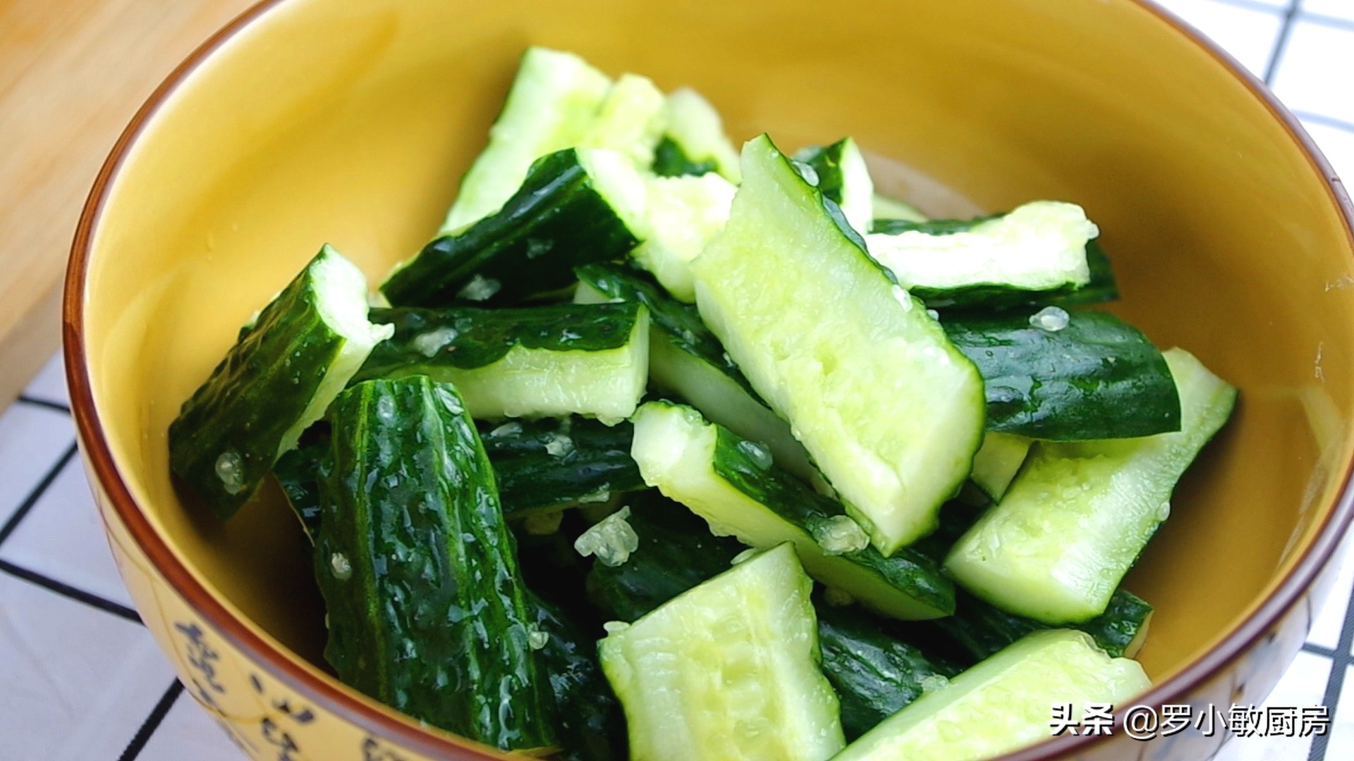 用黄瓜做清爽美味的美食,过年黄瓜怎么做好看又好吃